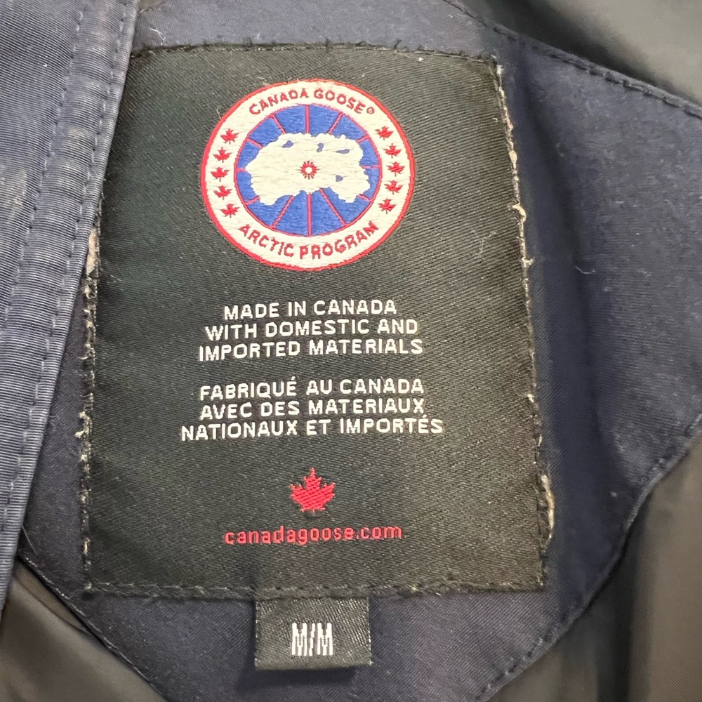 Like new canada goose winter jacket with the fur. Size medium.